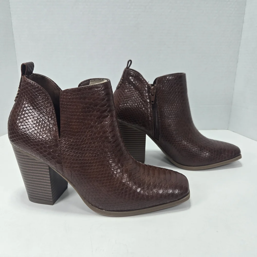 Sun + Stone Pollyy Walnut Textured Snake Skin Animal Print Ankle Booties Size 9